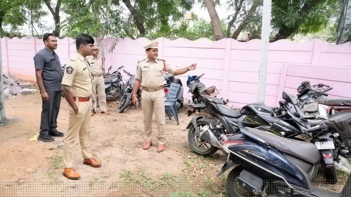 Anantapur SP calls for cleanliness, efficiency at local police stations