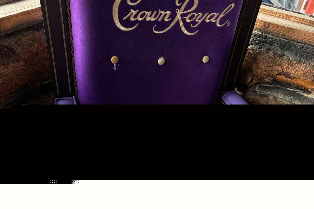 Amarillo Bar’s Giant Purple Chair Stolen