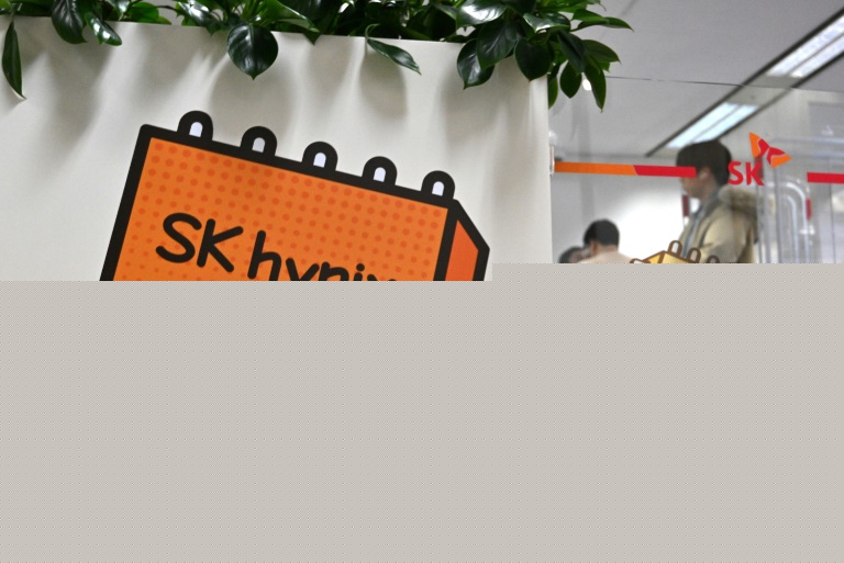Samsung, SK Hynix Test Chinese Chip Equipment as a Hedge Against Tighter US Export Controls