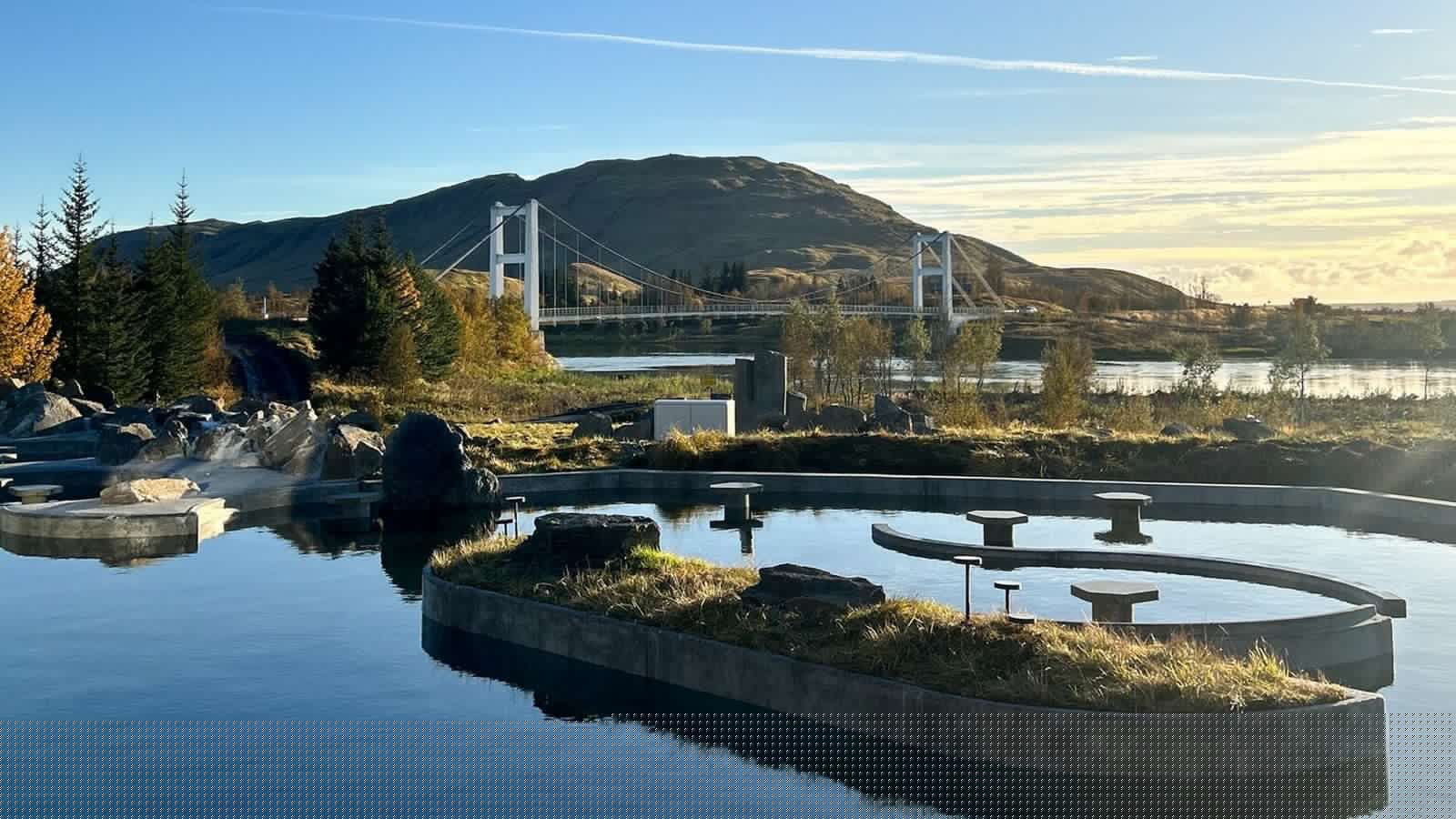 Veitinga­staðurinn opinn en lónið opnar síðar