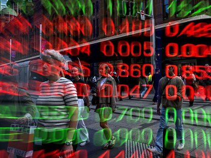 Aussie shares continue lower as rate hike worries weigh