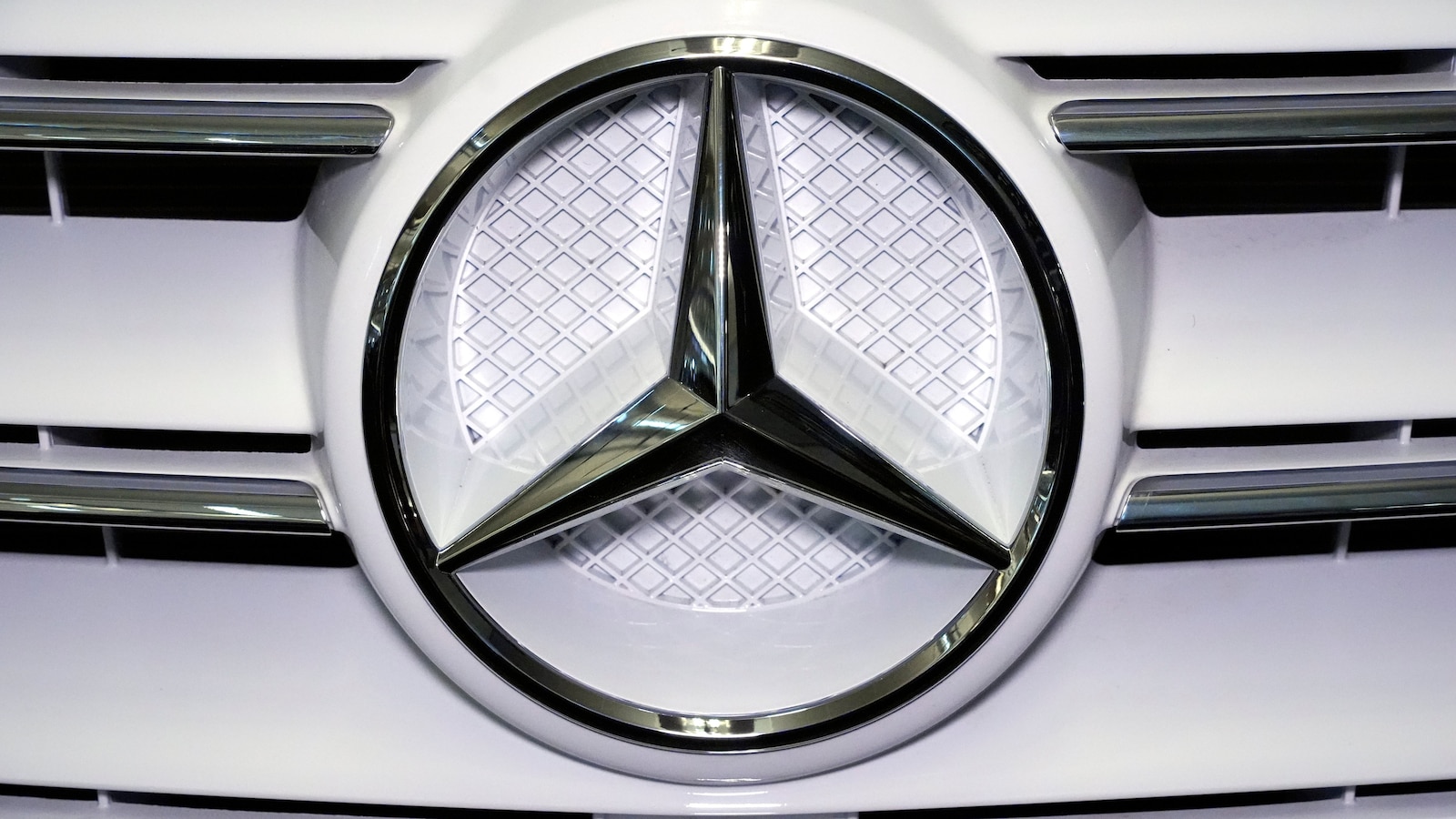 Two drivers of Mercedes AMG cars file class action lawsuit over an alleged burn hazard in its logo