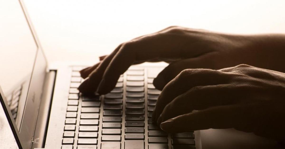 Laptop and phone stolen during morning burglary