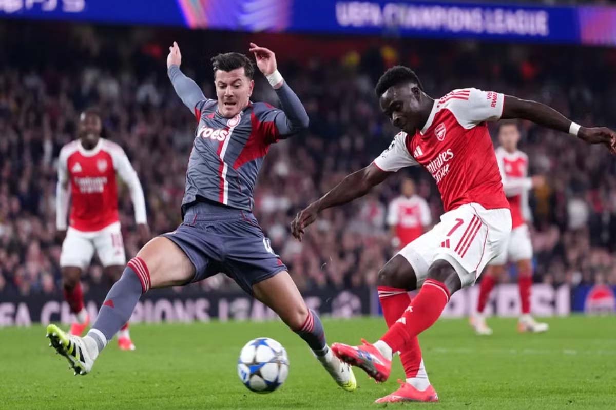 Arsenal vence 2-0 al Olympiacos en Londres y brilla en la Champions