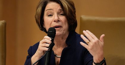 Democratic Sen. Klobuchar says she's running for Minnesota governor after Gov. Walz dropped out