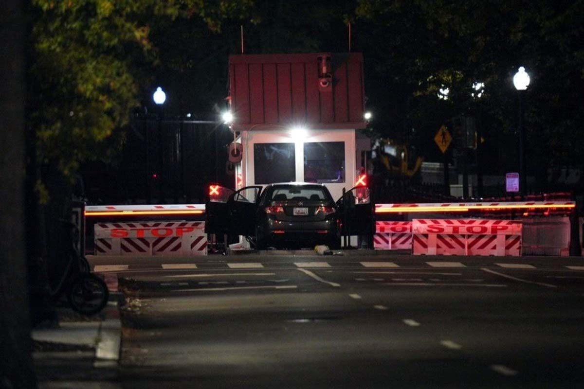Hombre detenido tras chocar contra barrera de seguridad en la Casa Blanca