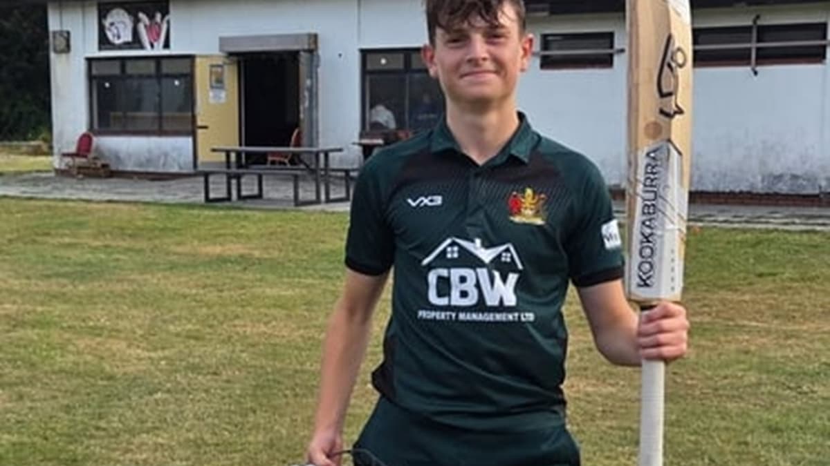 Aberystwyth hold their nerve in title thriller