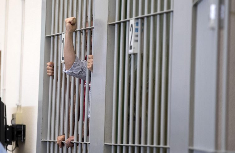 Estate in carcere. Don Grimaldi: “Le violenze a Viterbo sono la fotografia delle difficoltà che si vivono negli istituti”