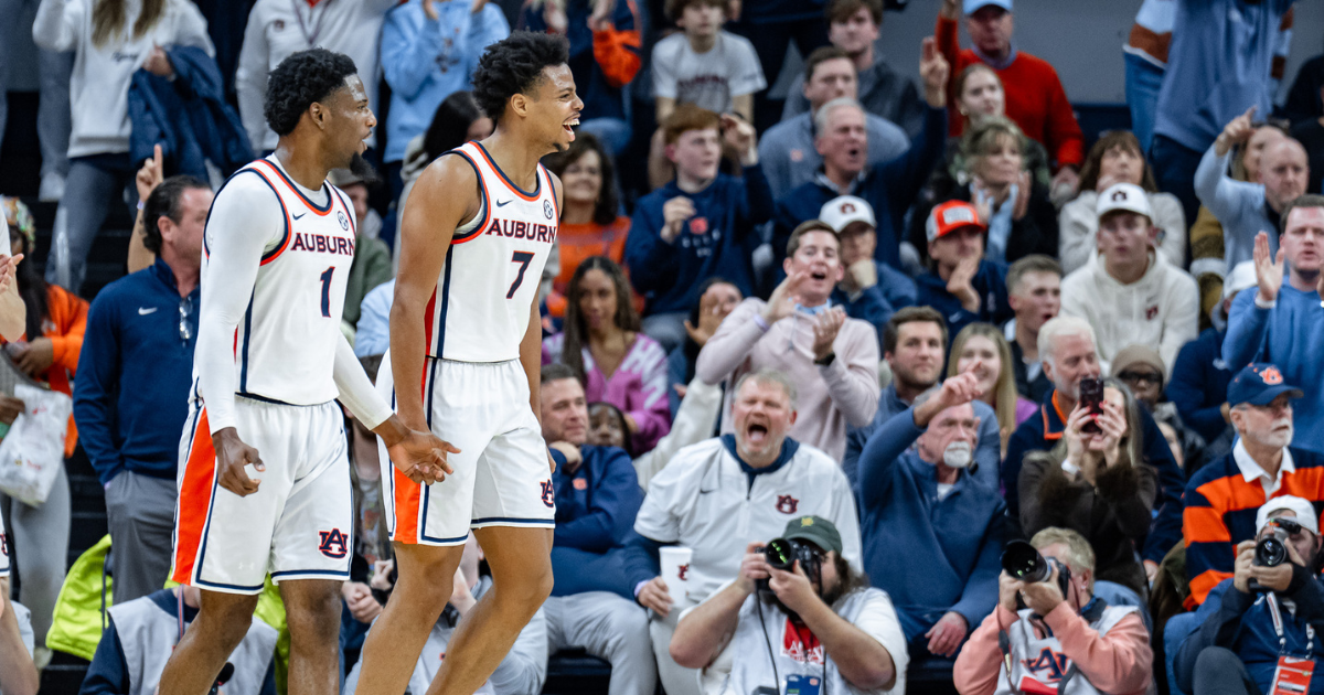 Hall, Overton lead second-half surge in comeback victory