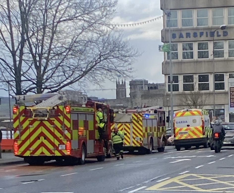 Hero firefighters save man after fall from boat into Shannon