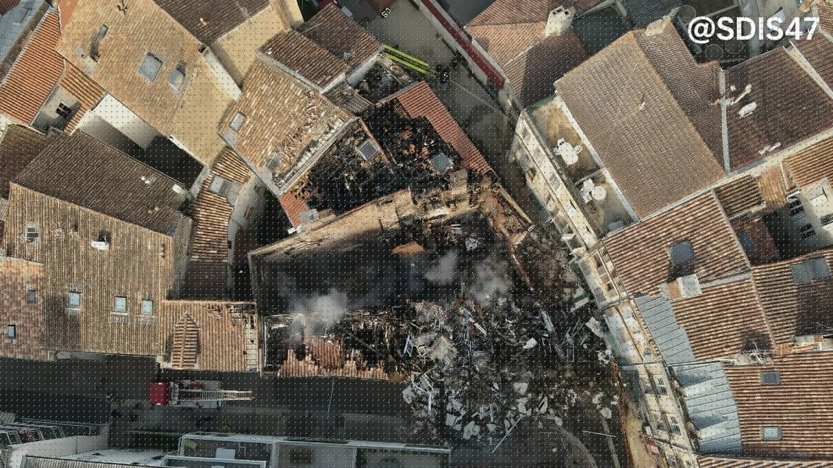 Les immeubles rongés par un incendie en centre-ville d'Agen se sont partiellement effondrés