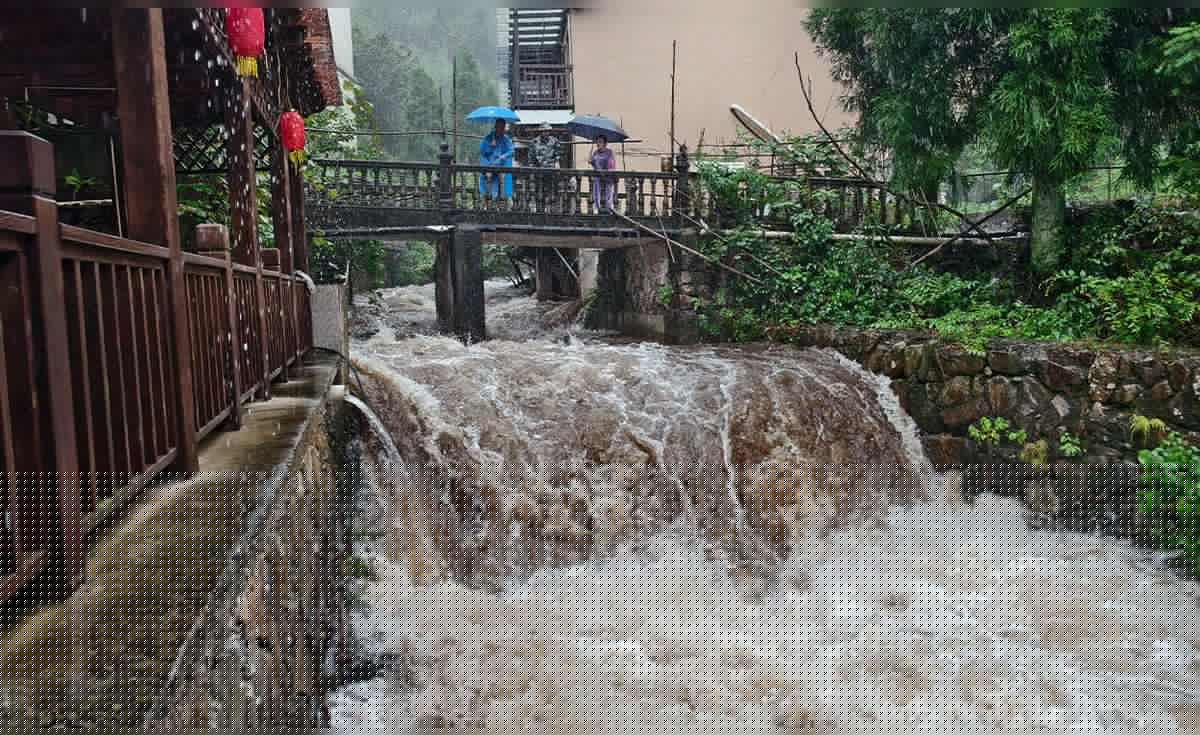 Paso del tifón Dolphin causa más de un millón de evacuados en China y obliga a cancelar casi 950 vuelos desde Shanghái