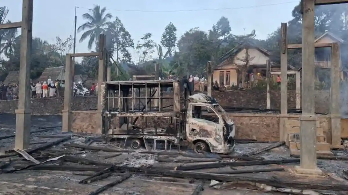 Kampung Adat Kasepuhan Ciptamulya Sukabumi Dilanda Kebakaran, 70 KK Terdampak dan Mengungsi