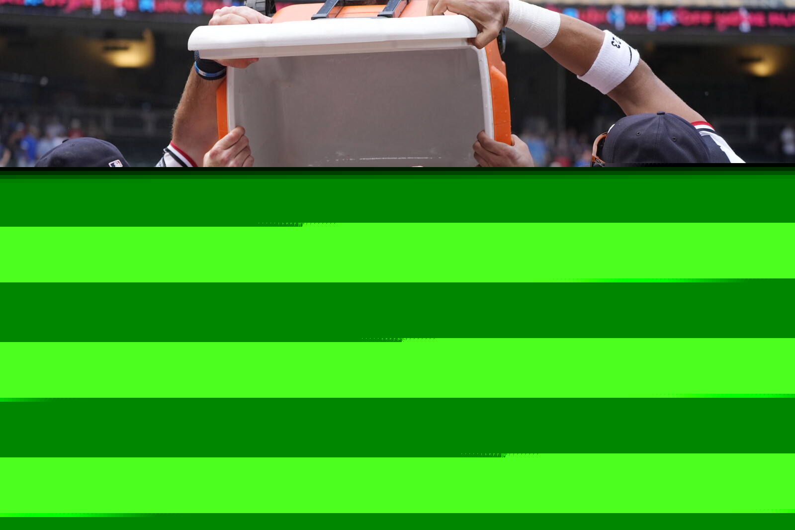 Twins stun Royals behind Clemens' walk-off grand slam
