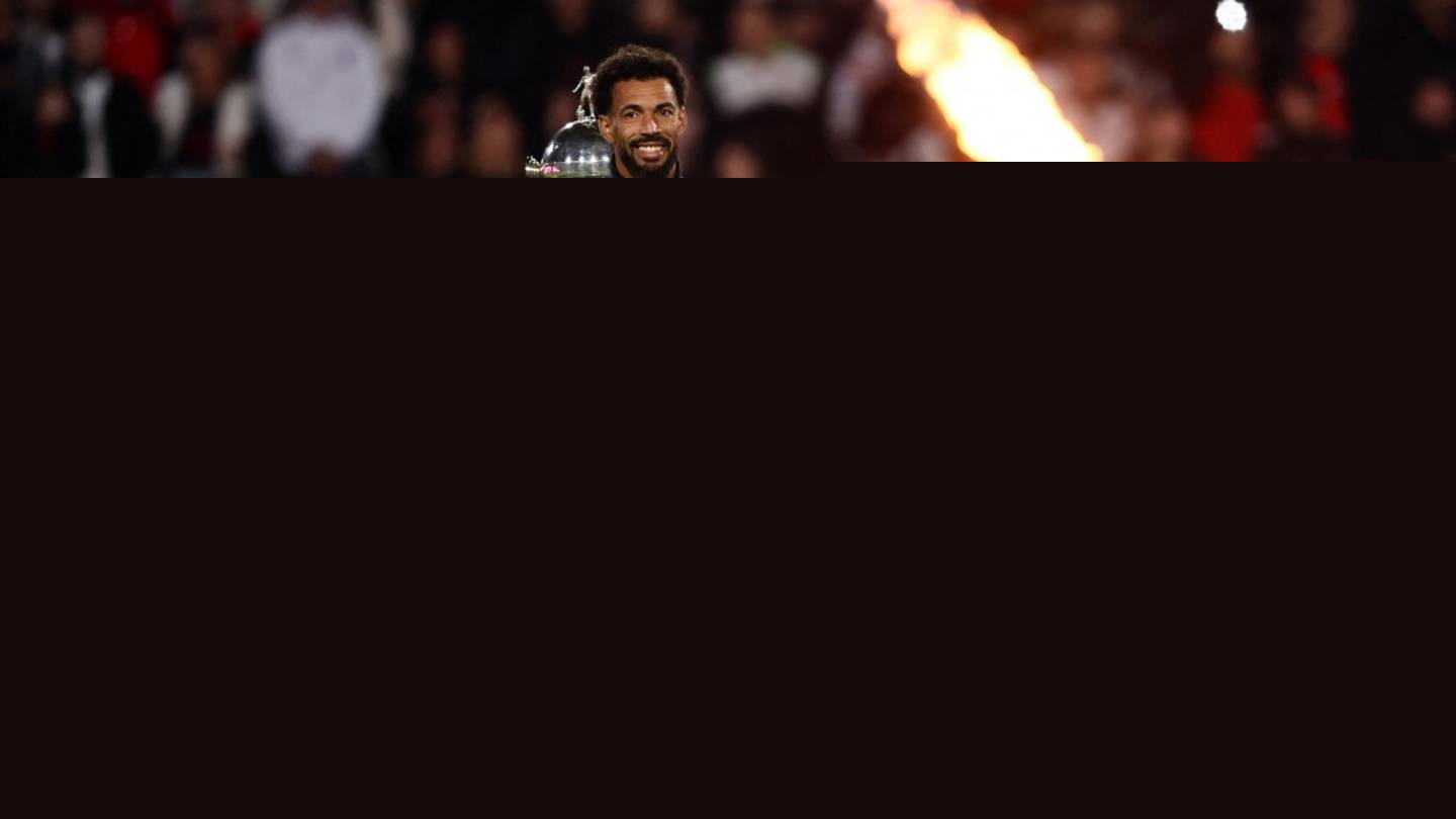 Vozinha desata la locura en su presentación con Colo Colo