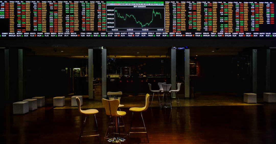 Ibovespa abre em alta aos 147 mil pontos e dólar cai para R$5,31