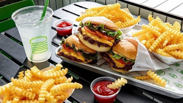 Shake Shack names brand chief, plans Hawaii expansion