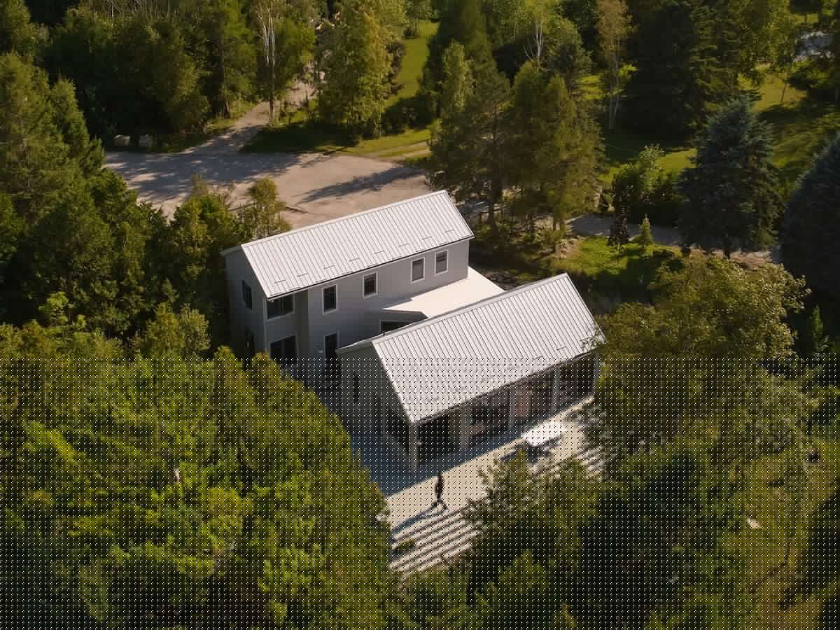 Home design: A cottage with wings