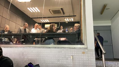 Carlo Ancelotti marca presença no Maracanã para assistir ao jogo de Fluminense e Grêmio, no Brasileirão; fotos