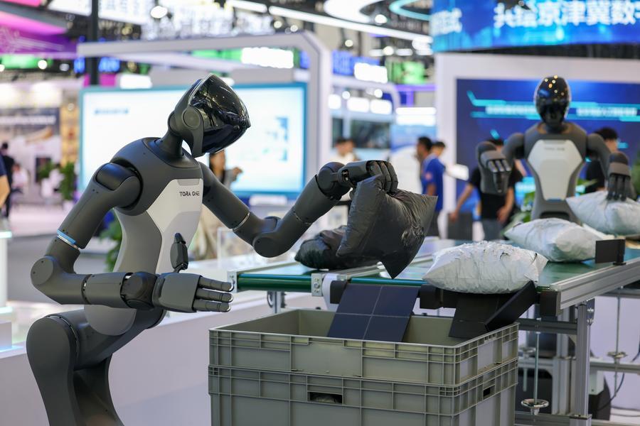 Kina zaprijetila da će poduzeti protumjere protiv SAD-a zbog novih ograničenja za humanoidne robote