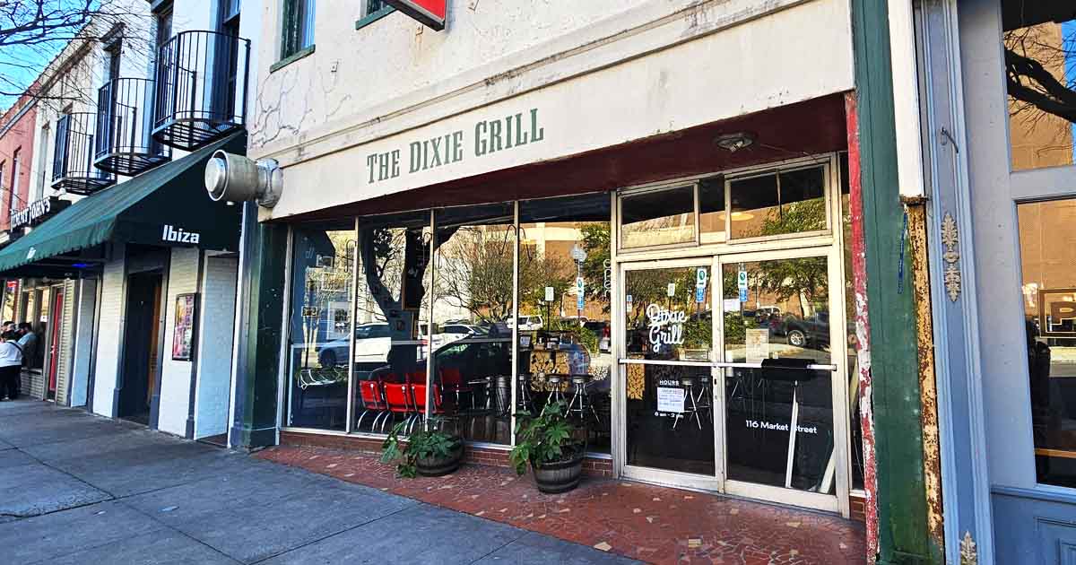 People Drive From All Over North Carolina To Eat At This Unfussy Southern Restaurant
