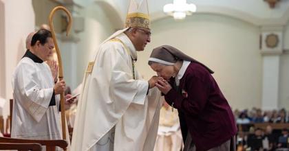 World is 'hungry for justice, mercy,' Austin's new bishop says in installation homily