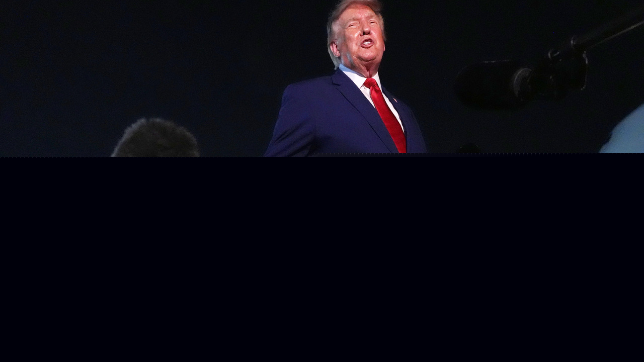 Trump priznal tajnú výmenu lietadla. Na podrobnosti sa tajných nepýtal, hrozieb vraj dostáva veľa