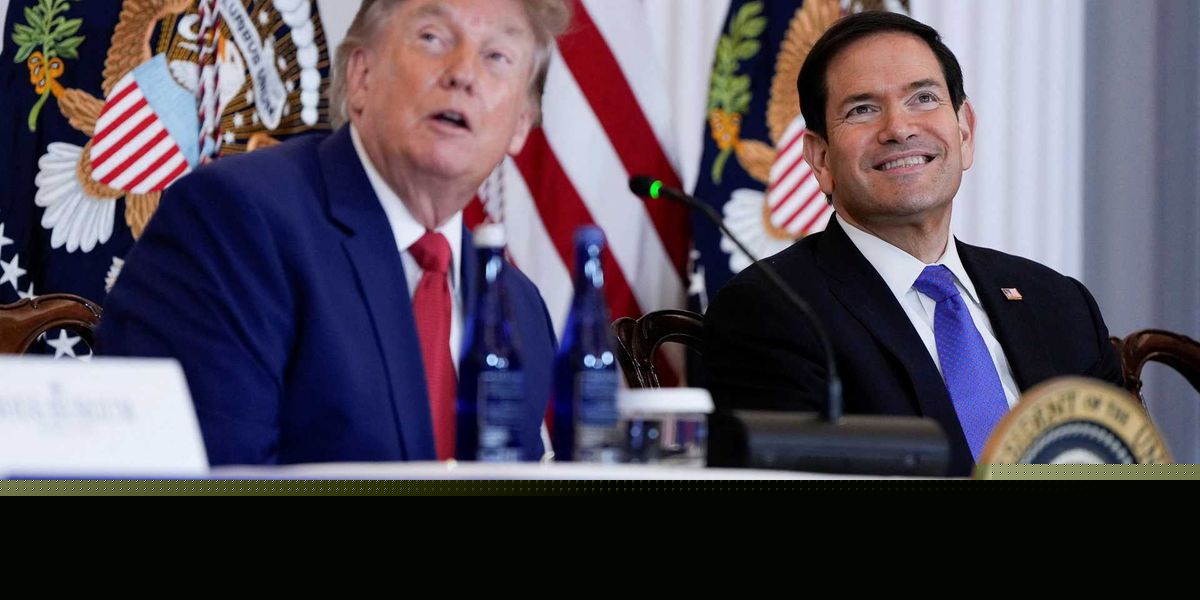 Trump threatens State Dept. paintings after losing plot mid-speech: 'I'm taking it'