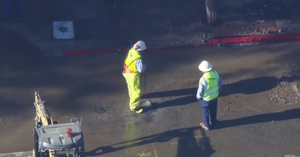 Water main leak floods Santa Monica Boulevard in West Hollywood