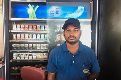 Malaysian waiter slapped for enforcing smoking ban