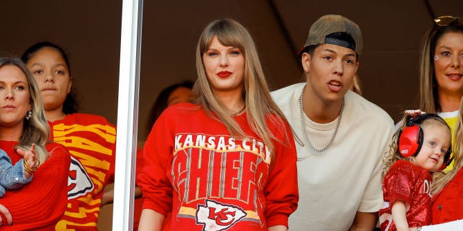 Taylor Swift Quietly Attends Travis Kelce’s Game Against the Baltimore Ravens