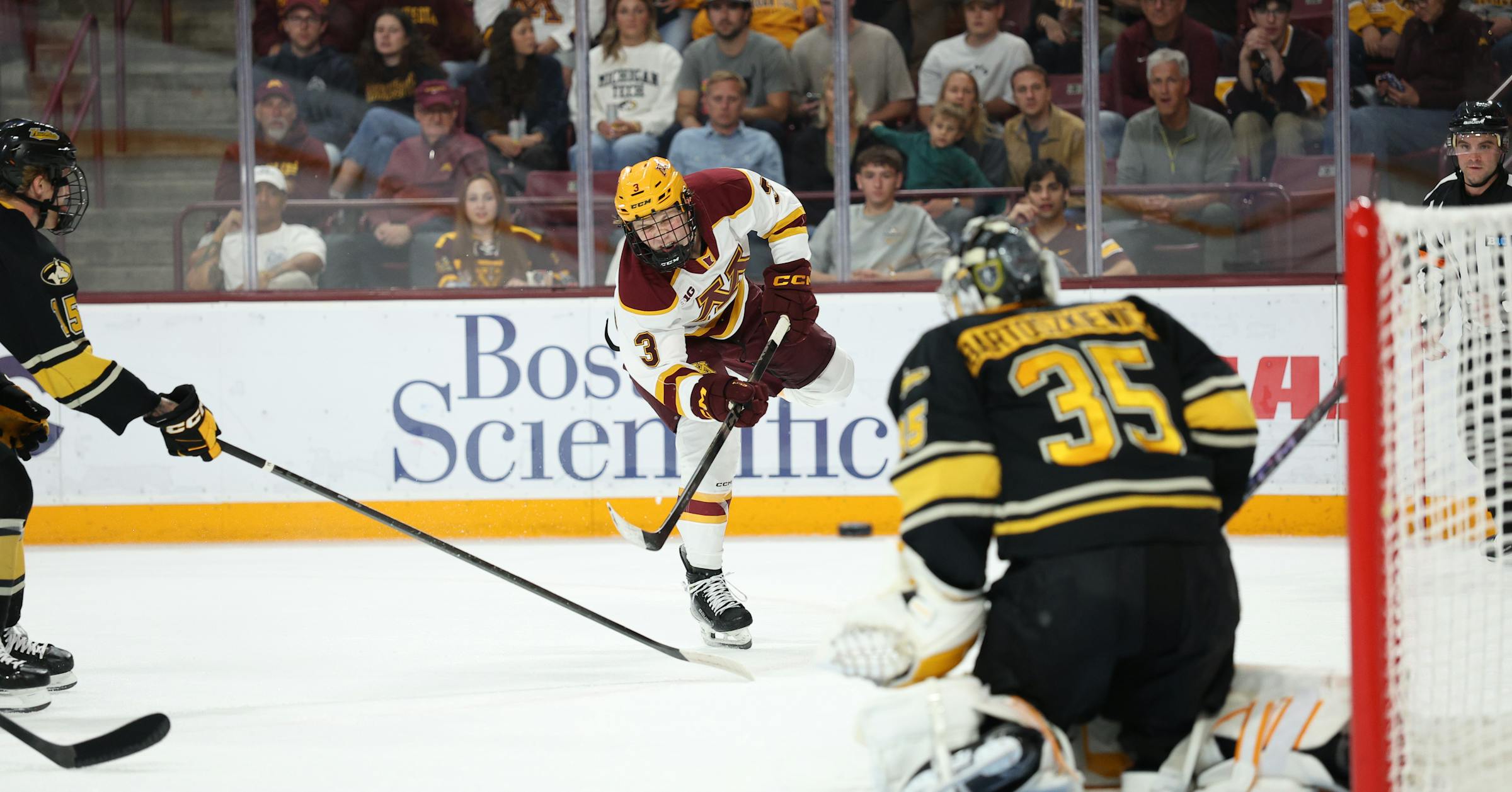 Gophers men’s hockey opens season with 6-3 victory over Michigan Tech