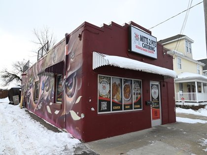 Scratch-made soul food: Lifelong dream realized with opening of ‘Mitts 2 Pits’