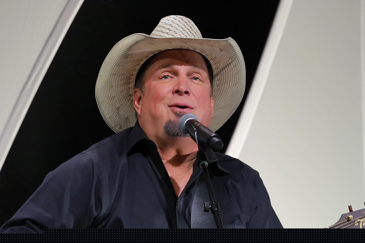 Garth Brooks Is Returning To Chicago
