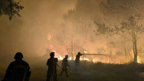 Devastating wildfires send 267,000 fleeing in France and Spain
