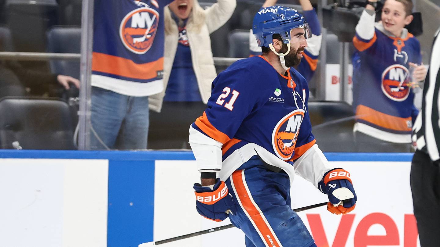 NY Islanders’ Kyle Palmieri Ready To Move on From Torn ACL