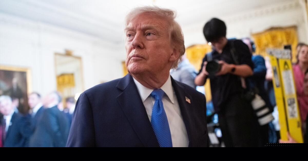 Trumpas patvirtino, kad prieš išvykdamas iš NATO susitikimo Ankaroje slapta persėdo į kitą lėktuvą