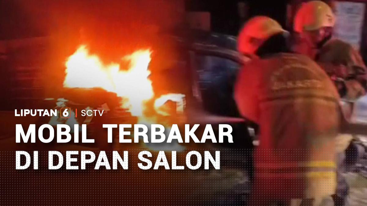 Mobil Sedan Tiba-Tiba Terbakar di Depan Salon, Warga Panik