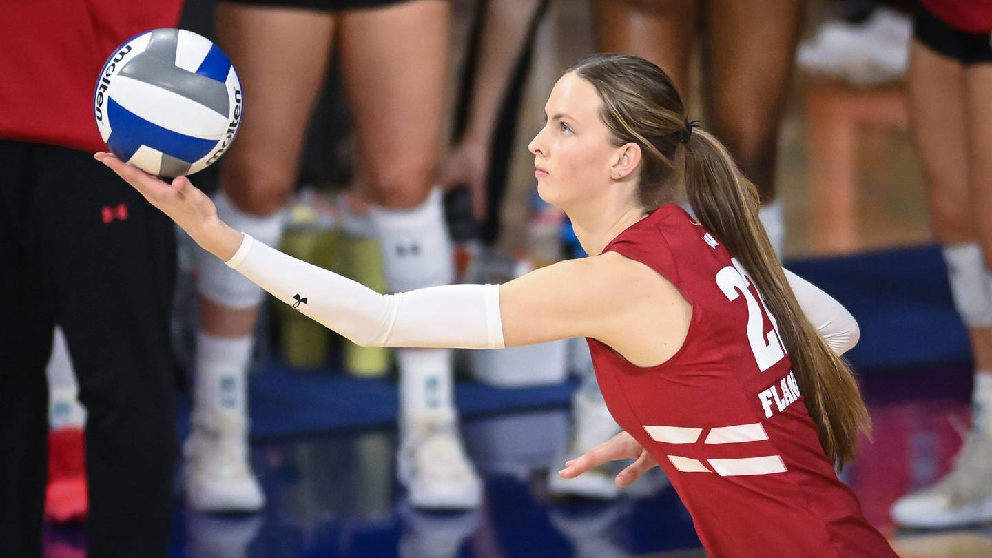 4 thoughts on Wisconsin volleyball after the exciting alumni match