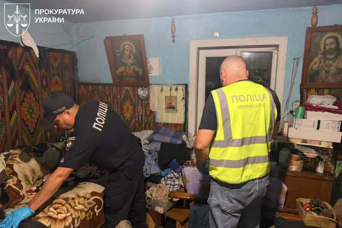 На Прикарпатті чоловік ледь не вбив власного сина через межі городу
