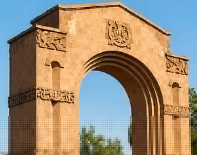 L’arche d’entrée principale du Parc de la Victoire à Erevan sera illuminée