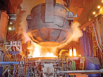 Liberty Galaţi, cel mai mare combinat siderurgic, intră în linie dreaptă spre vânzare la licitaţie internaţională, pentru 690 mil. euro: „Până acum 13 investitori s-au arătat interesaţi“. ANAF are de recuperat 150 de milioane de euro, iar EximBank 300 mil. euro