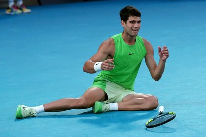 Australian Open: Alcaraz fends off Zverev in epic, 5½-hour semifinal
