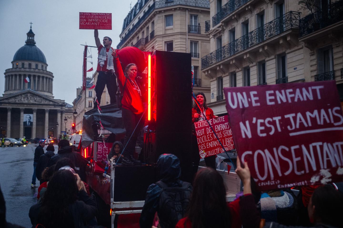 Protection de l’enfance : l’Assemblée nationale adopte une proposition de loi pour les victimes de violences ou d’inceste