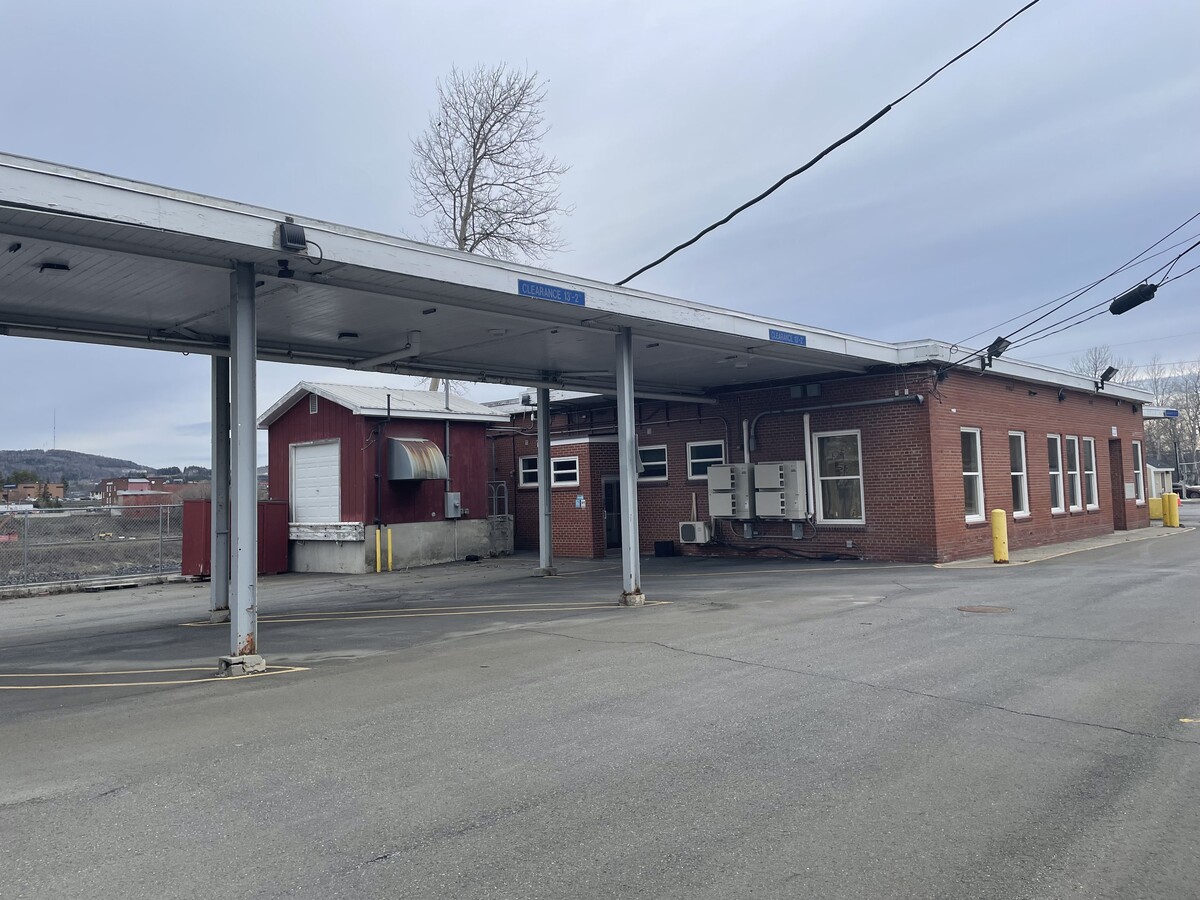 Shutdown suspends auction of former Madawaska border crossing