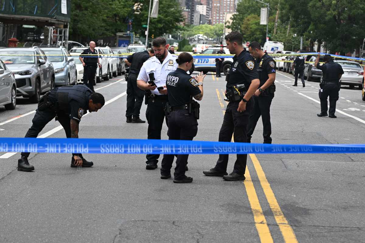 Two gunmen sought for firing shots near Astoria Houses before fleeing on a moped: NYPD