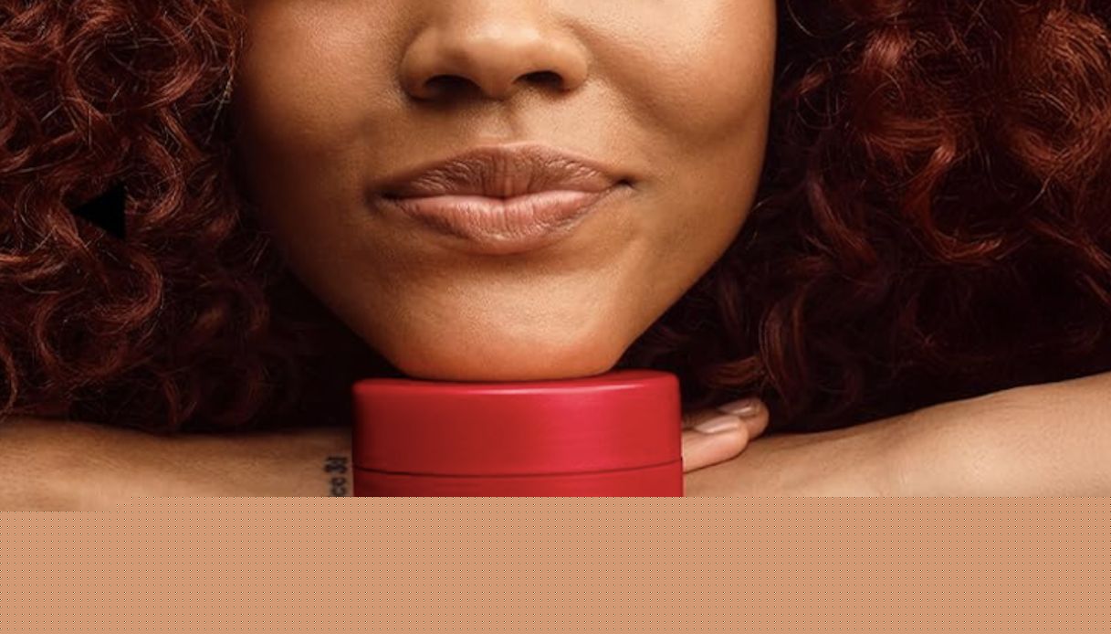La maschera Wella dall’effetto straight on è il trattamento per capelli rovinati dal sole e dal mare da usare adesso (in sconto fino a domani)
