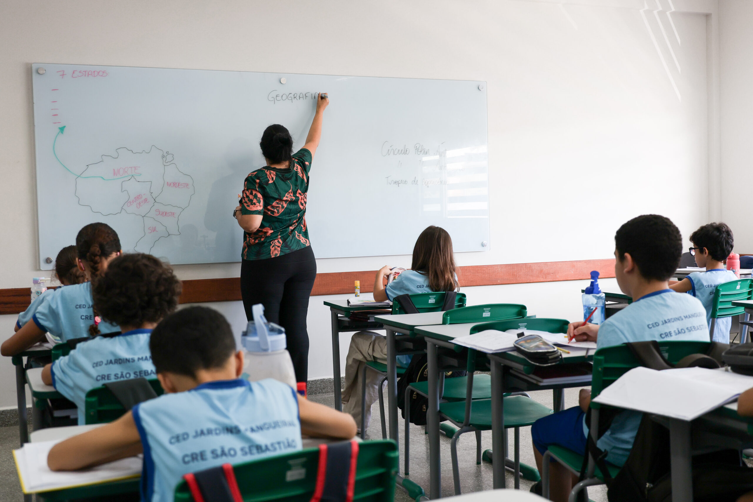 Sobral (CE) anuncia reconhecimento facial e botão de pânico em escolas após ataque