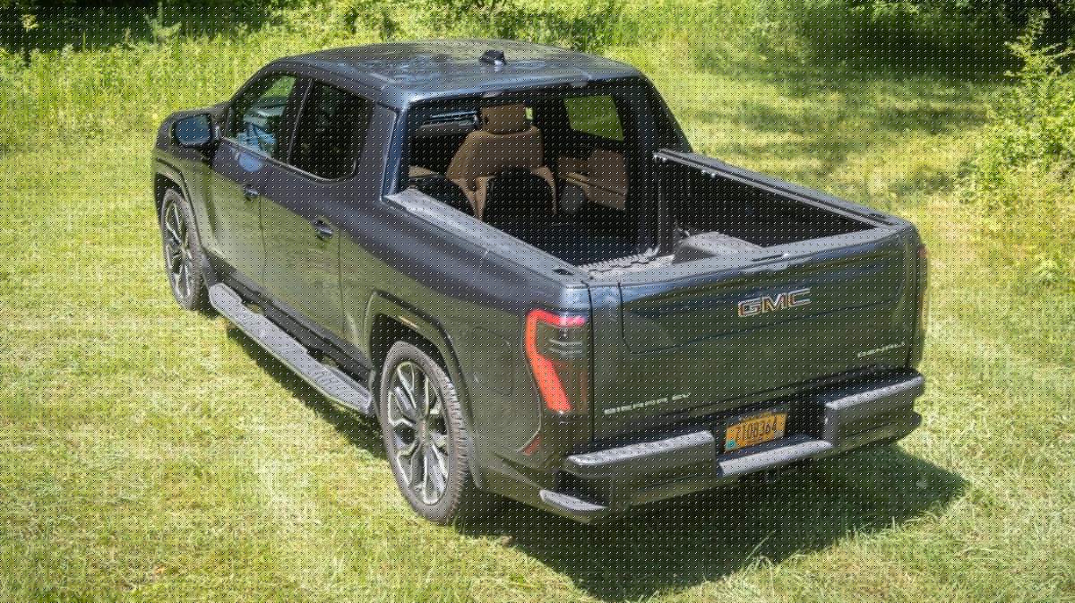 GM’s Gimmicky Midgate Is Actually One of the Best Reasons to Buy an EV Truck