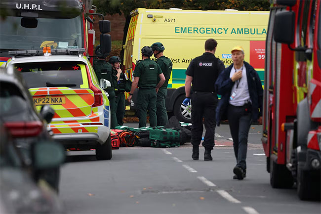 Two dead in UK synagogue attack on Yom Kippur, suspect with bomb  shot by police